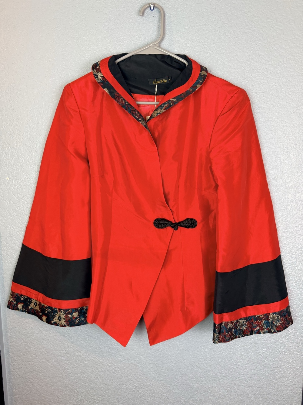 LanVie Jacket Womens Medium Red 100% Silk Kimono Floral Toggle Satin Embroidered
